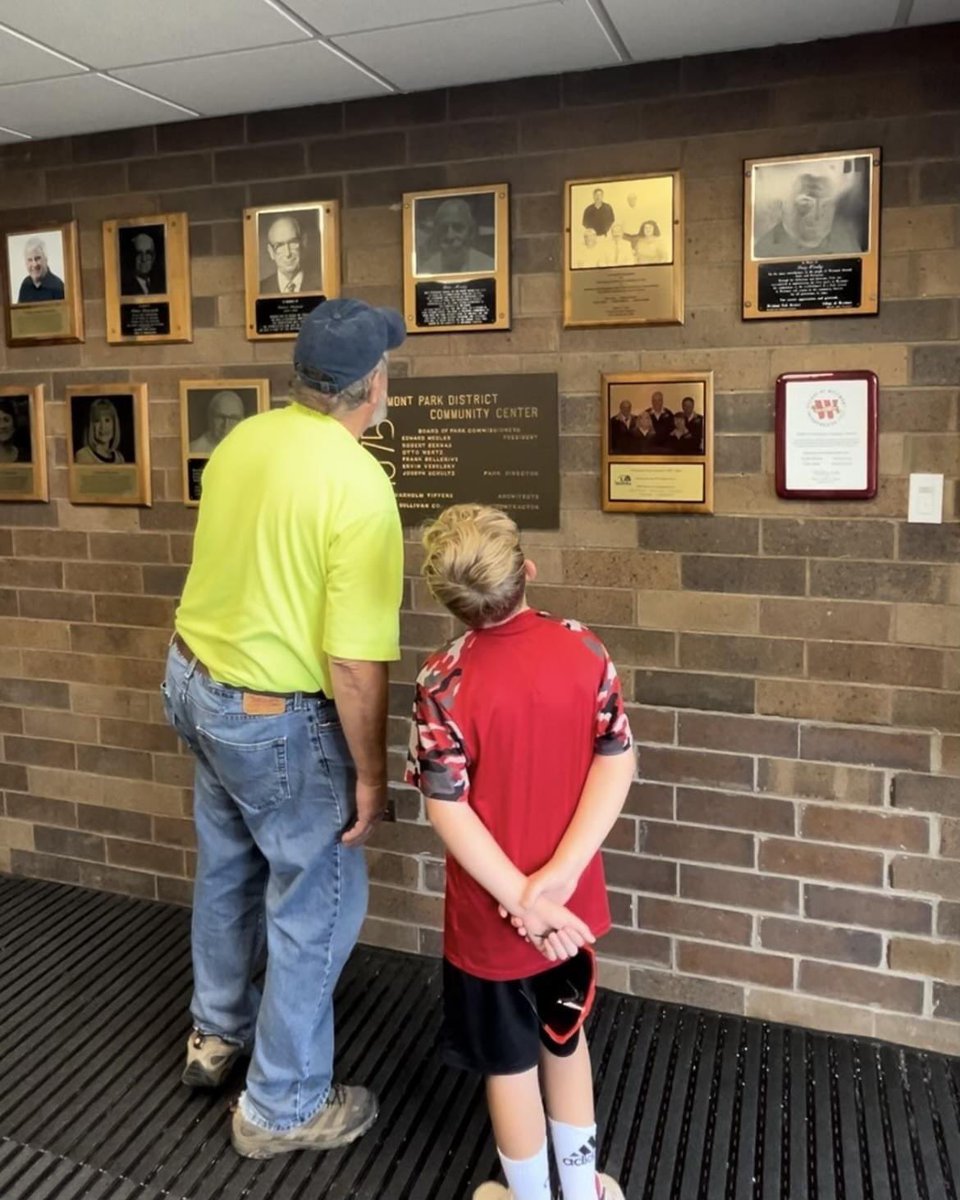 WestmontParks's tweet photo. Three generations of the Mertz family returned to Westmont to visit the park named after Otto Mertz, Park District Commissioner from 1971 to 1986. Present were Otto’s son Bill, his children and his great grandchildren. 

Thank you for the memories! https://t.co/BcsG24Qs6V