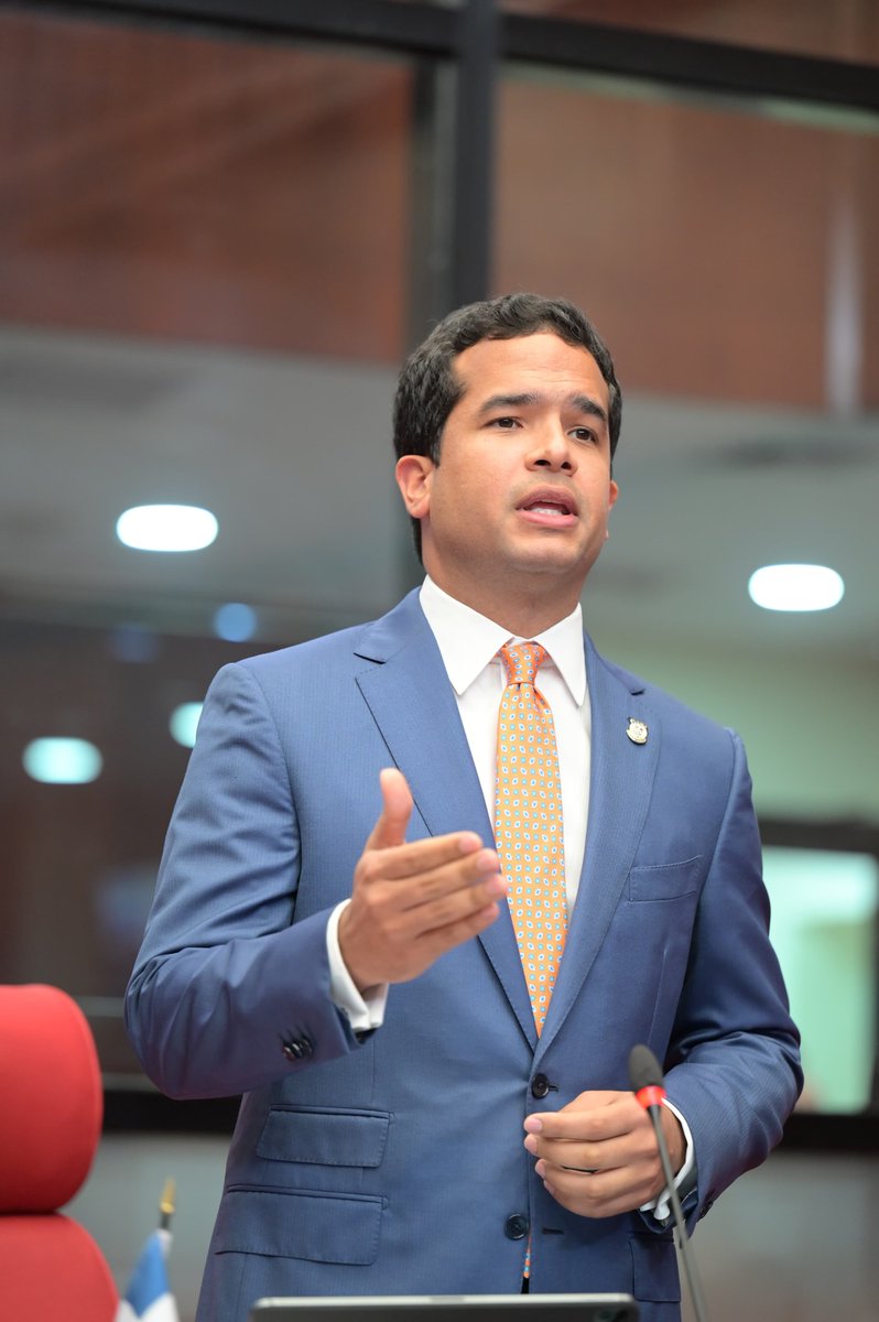 El senador <a href="/OmarLFernandez/">Omar Fernández</a> presentó el Proyecto de Ley que modifica la Ley sobre el Impuesto al Patrimonio Inmobiliario (IPI) y amplia el alcance de exención de las personas a partir de los 65 años y el Proyecto de Ley que modifica el artículo 314 del Código Tributario,