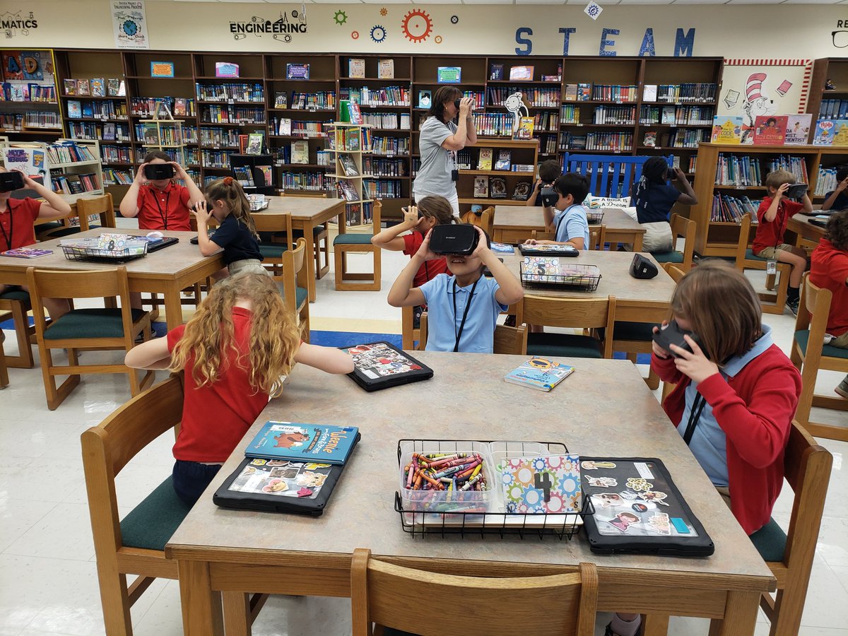 DianeParentela's tweet image. Took some 3rd graders on  VR field trip to the 9/11 Memorial. #NeverForget911 #buildforthefuture @MagnetOsceola