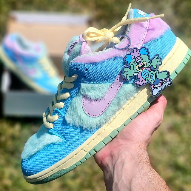 fullress's tweet photo. 【国内 2024年 9/19 &amp; 9/20 発売】
VERDY × NIKE SB DUNK LOW "Visty" (ヴェルディ ナイキ SB ダンク ロー "ヴィスティ") [FN6040-400]

・各SBショップは9/19 発売、販売方法/抽選方法は随時更新中

>> https://t.co/A2e904VUII https://t.co/Rod3Bp2zsR