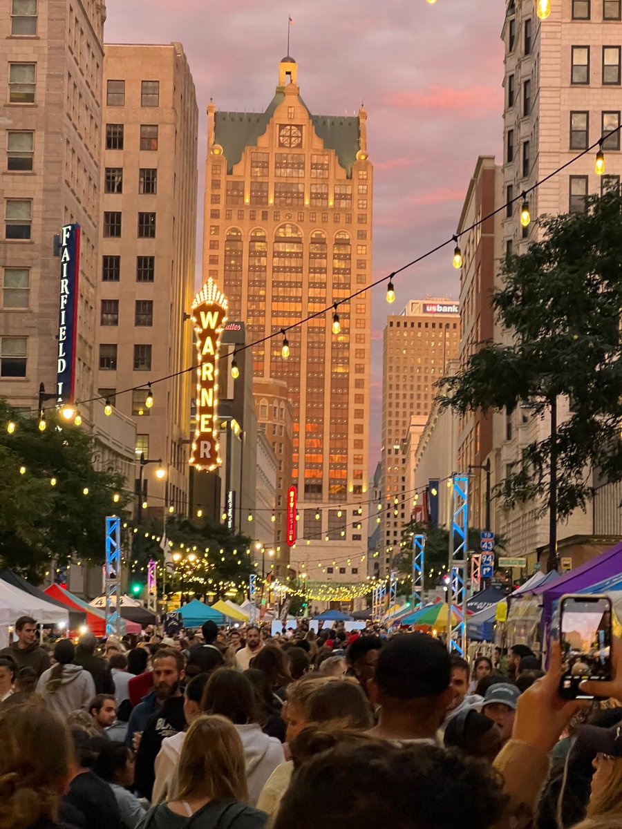 Talk about a sunset on summer…thanks <a href="/mkenightmarket/">mkenightmarket</a> for all the memories. 😎🌃🫶