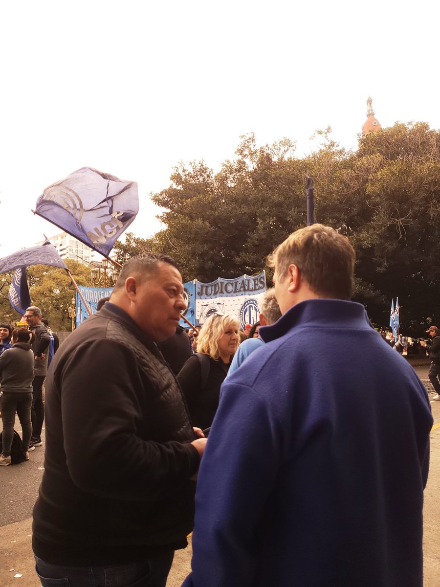 dandreajorge's tweet photo. Marchamos de nuevo al Congreso para defender a nuestros jubilados porque @ATSAHurlingham tiene memoria, historia de lucha y corazón.

Seguimos y seguiremos defendiendo a nuestros jubilados. Abandonar la lucha nunca es una opción. https://t.co/IhVfl5SRnb