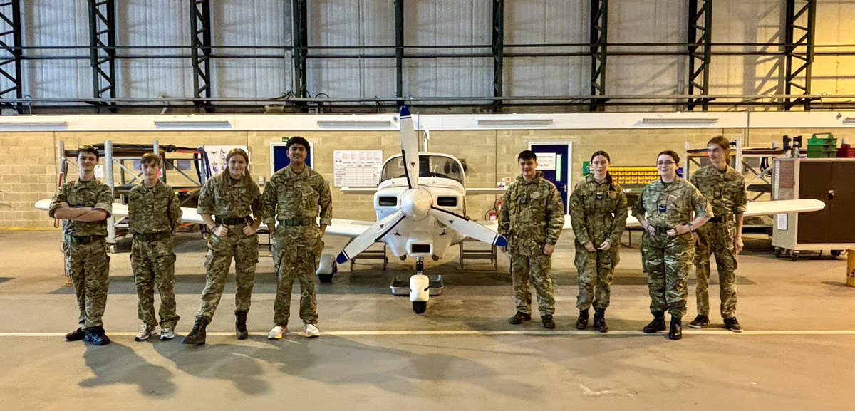 KHSCCF's tweet photo. The wind got the better of us today preventing the cadets flying, but a huge shout out to the wonderful team at 6 AEF &amp; 28 (AC) Sqn @RAFBenson for putting together an alternative programme and showing the cadets around the Grob Tutor and a Chinook. Very much appreciated! @OC6AEF https://t.co/uLCHgOrsR6