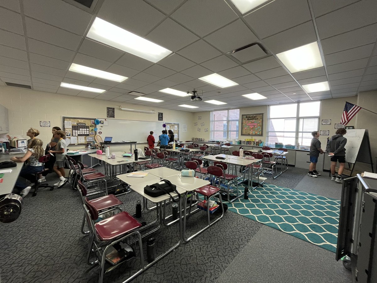 CumbeeMs's tweet photo. Ss were engaged in “Theme Around the Room”
#hcmstigers157c
 #fsd157c https://t.co/9VPIlsHL4o