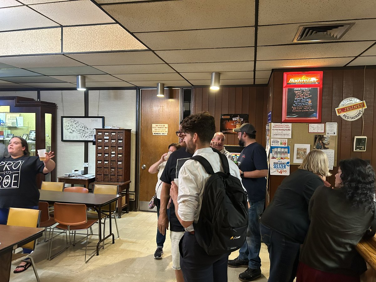 2ndwardSTL's tweet photo. Thanks to the @ward4stl for helping organize and all of those elected officials who came out to watch the debate last night. We had 40 people from wards 2,4, &amp; 5 in the house to cheer on @VP. 

Interested in joining the South city ward org? Reach out! More info to come soon. https://t.co/1AFE1FG0zg