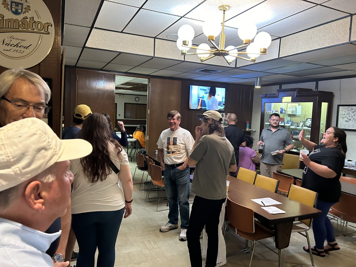 2ndwardSTL's tweet photo. Thanks to the @ward4stl for helping organize and all of those elected officials who came out to watch the debate last night. We had 40 people from wards 2,4, &amp; 5 in the house to cheer on @VP. 

Interested in joining the South city ward org? Reach out! More info to come soon. https://t.co/1AFE1FG0zg