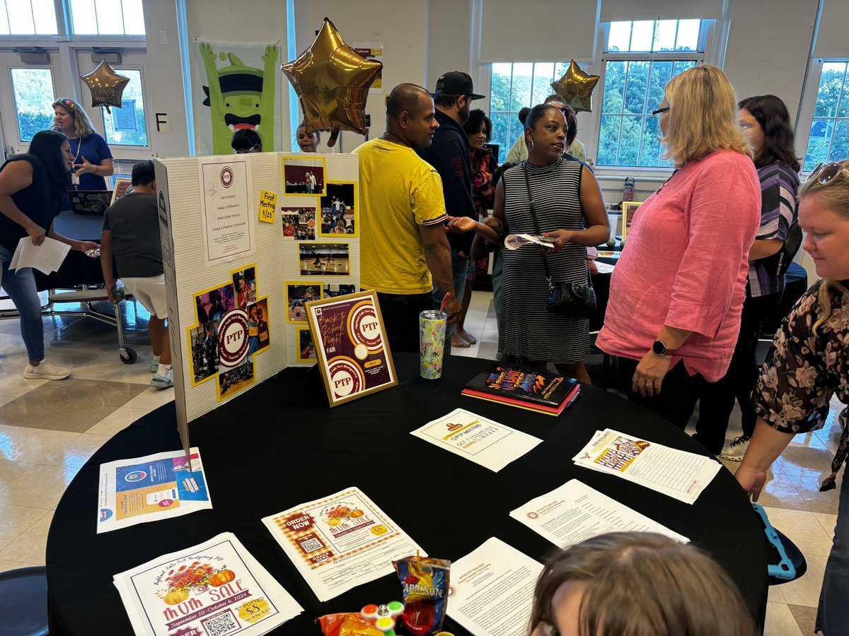 Thank you to all the parents and families who came out for Back to School Night Fair at HFIS! We’re excited to partner with you for an amazing school year! 💙🎒

#HFIS #ThankYouFamilies #BackToSchool2024 #HFISCommunity