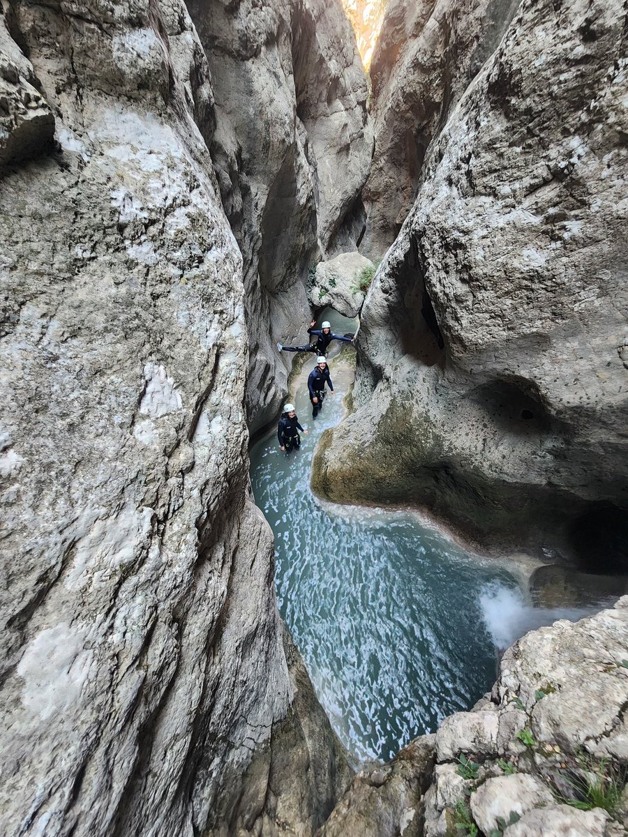 roxydelsju's tweet photo. Bona diada! Quin millor plan q fer un barranc de la mà de Be to experience ⛰️🥾🍃
#betoexperience #barrancdelinfern https://t.co/HTZKfRhWwI