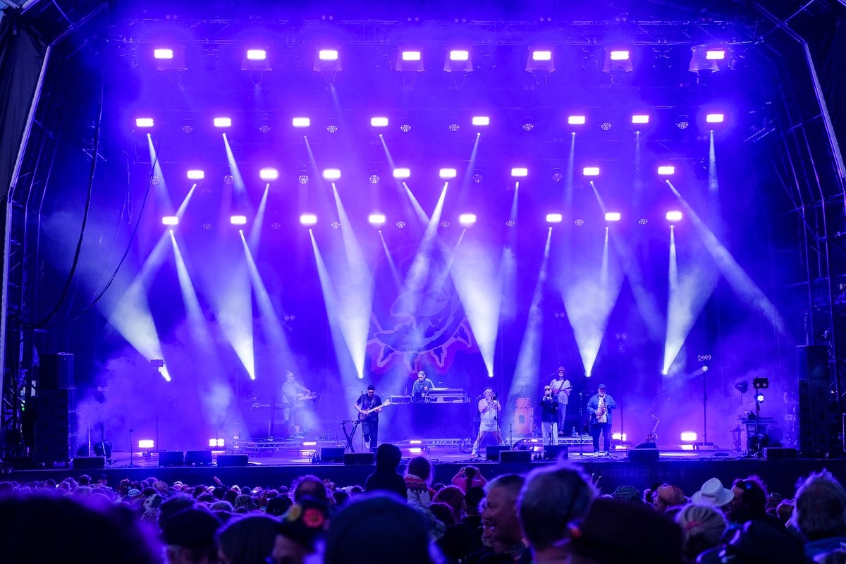 fatfreddysdrop1's tweet image. Kia ora, our SLO MO NZ Album Tour Pre-Sale kicks off today 10.00am sharp. FFD Pre-Sale tickets tinyurl.com/mr25ycw5 for Upper Hutt, Auckland, Upper Moutere or Hastings. FFD code is SLOMO. Fat Freddy’s Drop in the area, SLO MO summer scorcher. #slowmo #nextstop