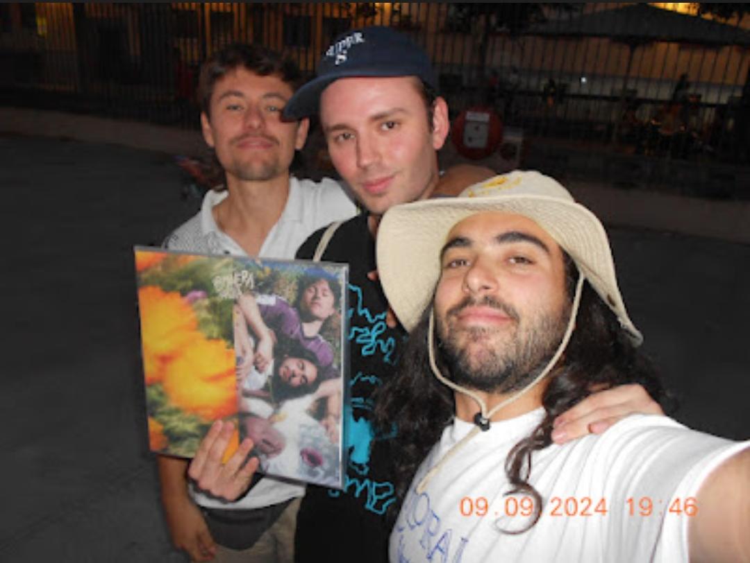 20 SEPTIEMBRE - PRIMAVERA TARDÍA 🧃🧃

1. Coming of age
2. Son mis amigos
3. Un día especial
4. Phil Connors
5. Llorando en un parque de Barcelona
6. Bien, voy tirando
7. Vacaciones en el Tíbet
8. Par móvil 2
9. Primavera tardía