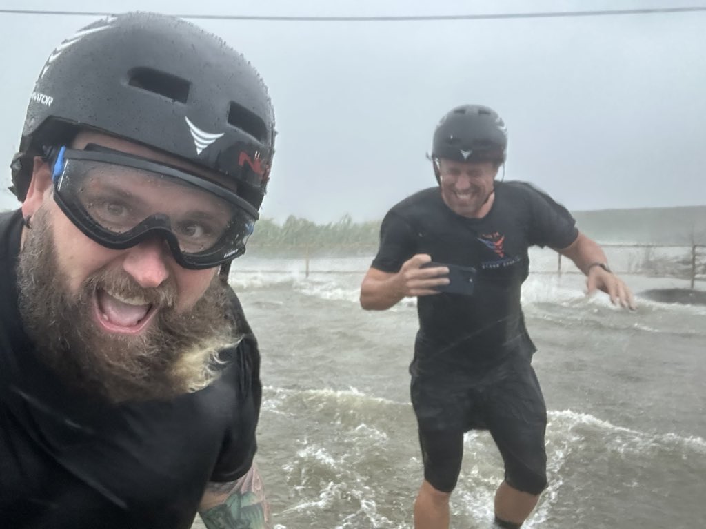 EdgarONealWX's tweet photo. Eyewall of #Hurricane #Francine with @ReedTimmerUSA https://t.co/G9NT9qjJcI