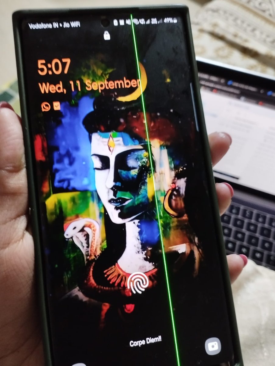aky980's tweet photo. Being a fan of #SamsungNote, I didn’t expect the quality it delivers to the Indian market. I own an S22 Ultra worth ₹1.2 lakhs, and after 2.5 years of use, I received an update yesterday that caused a green line on my screen, if this is the case then stop flexing foldables 😡📵 https://t.co/nlKEabD5Pl