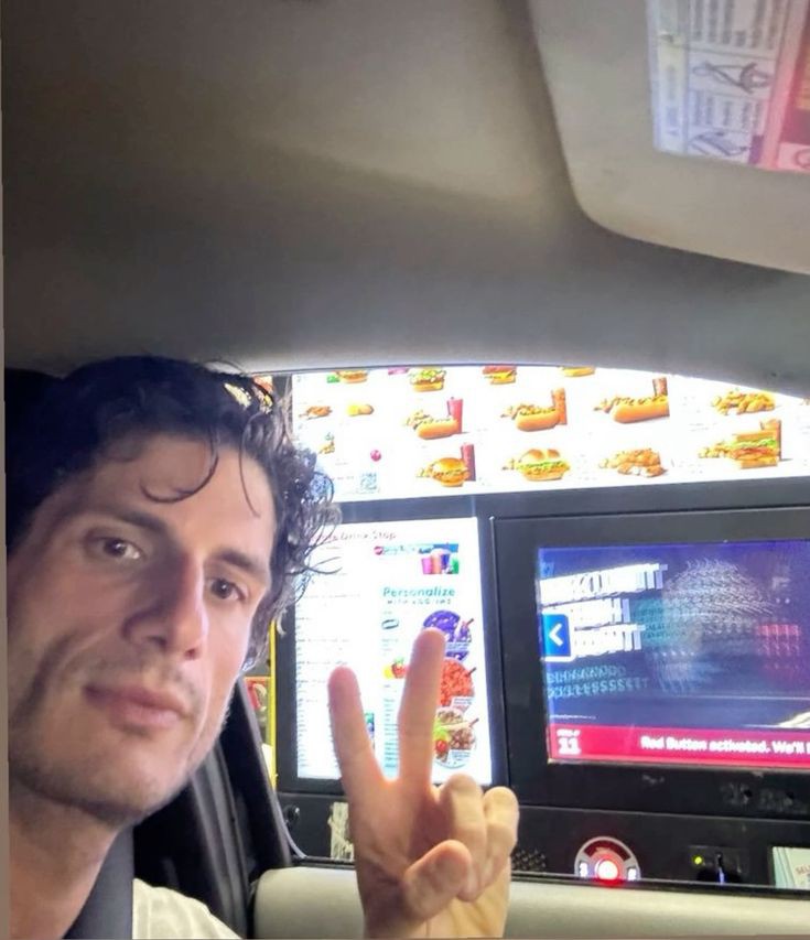 JACK SCHLOSSBERG (@jackshlossberg) on Twitter photo 