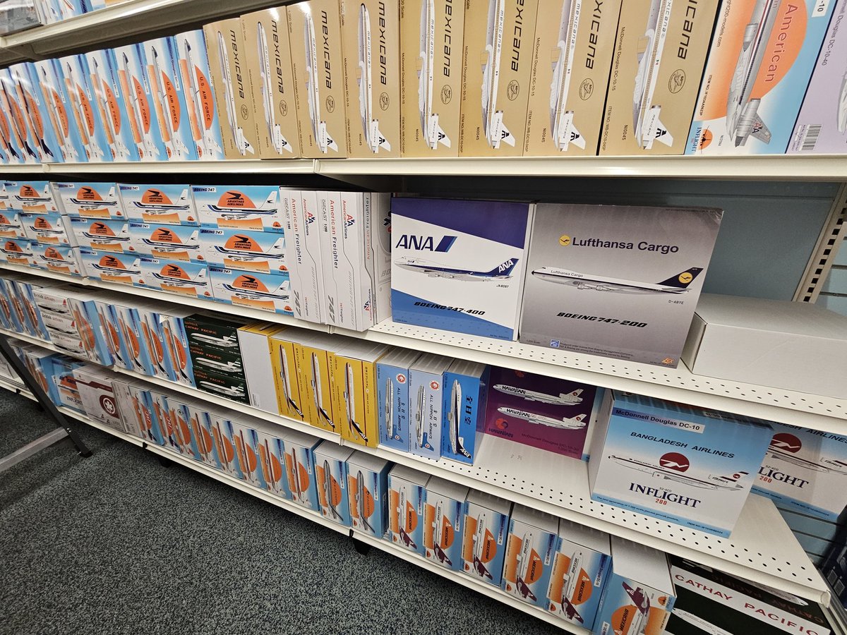 AC_747_HK2000's tweet photo. Aviation Mega Store
本当にここは凄い。ダイキャストからキット、レジンパーツまで揃ってます。旧ロットはほぼ無いのが残念ですが、新製品の取り扱い量なら世界一かも？ https://t.co/zWX8K3KaHn