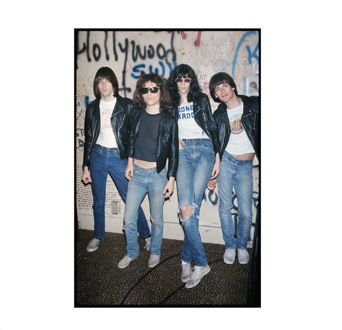 JoeyRamoneMusic's tweet photo. The Ramones backstage at The Whisky A Go Go 1977
📸 @bradelterman 
#JoeyRamone #Ramones #Throwback #TheWhiskyAGoGo https://t.co/9QS8iiLlpc