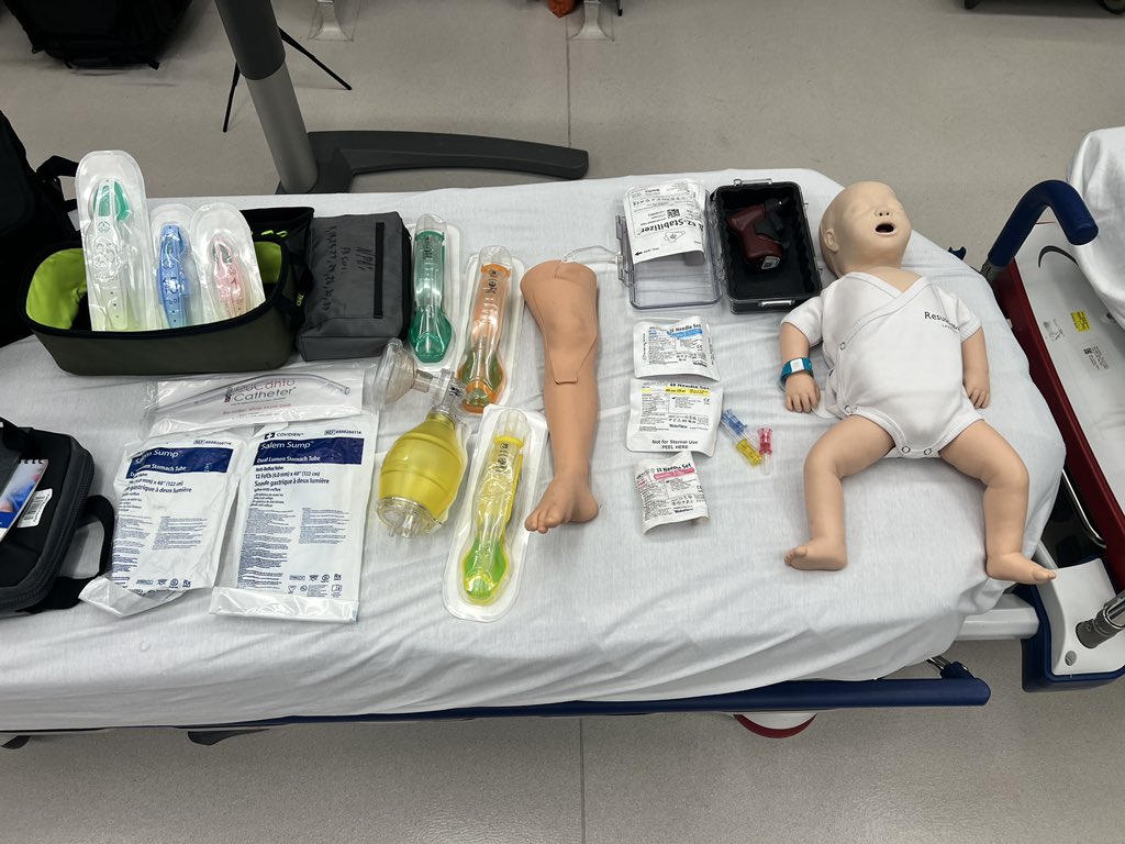 HandtevyMD's tweet image. We’re in Vegas for #EMSExpo2024 and my @PBCFR team was invited to @NellisAFB to teach #HPCPR #LTOWB with @LifeFlow__, #POCUS and Distal Femur IO.

The great @markpiehl was kind enough to join!