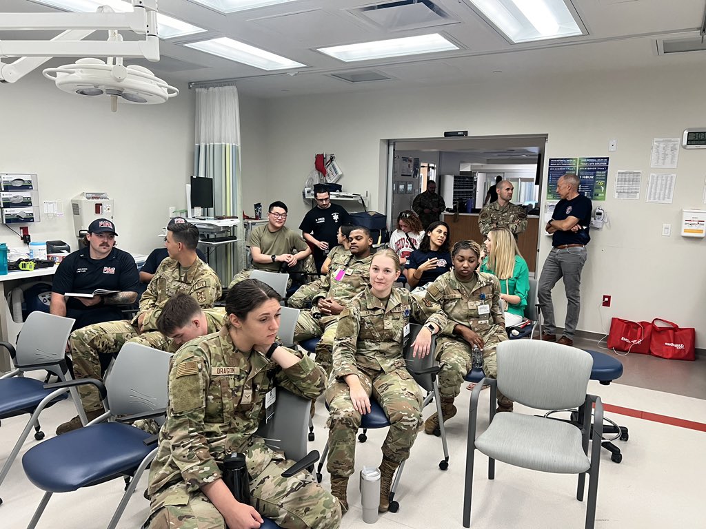 HandtevyMD's tweet image. We’re in Vegas for #EMSExpo2024 and my @PBCFR team was invited to @NellisAFB to teach #HPCPR #LTOWB with @LifeFlow__, #POCUS and Distal Femur IO.

The great @markpiehl was kind enough to join!
