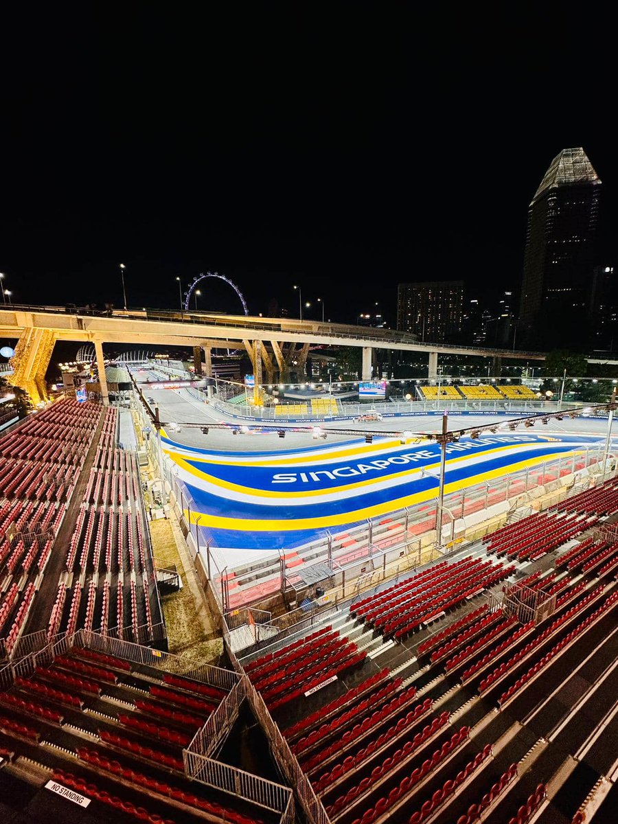Lighting conditions for night races must meet certain safety and sustainability standards. Discover how lighting designers overcome these challenges in our webinar 👉🏻 signify.co/3TkRL33 
 #Signify #NightRacing #LightingDesign #F1
