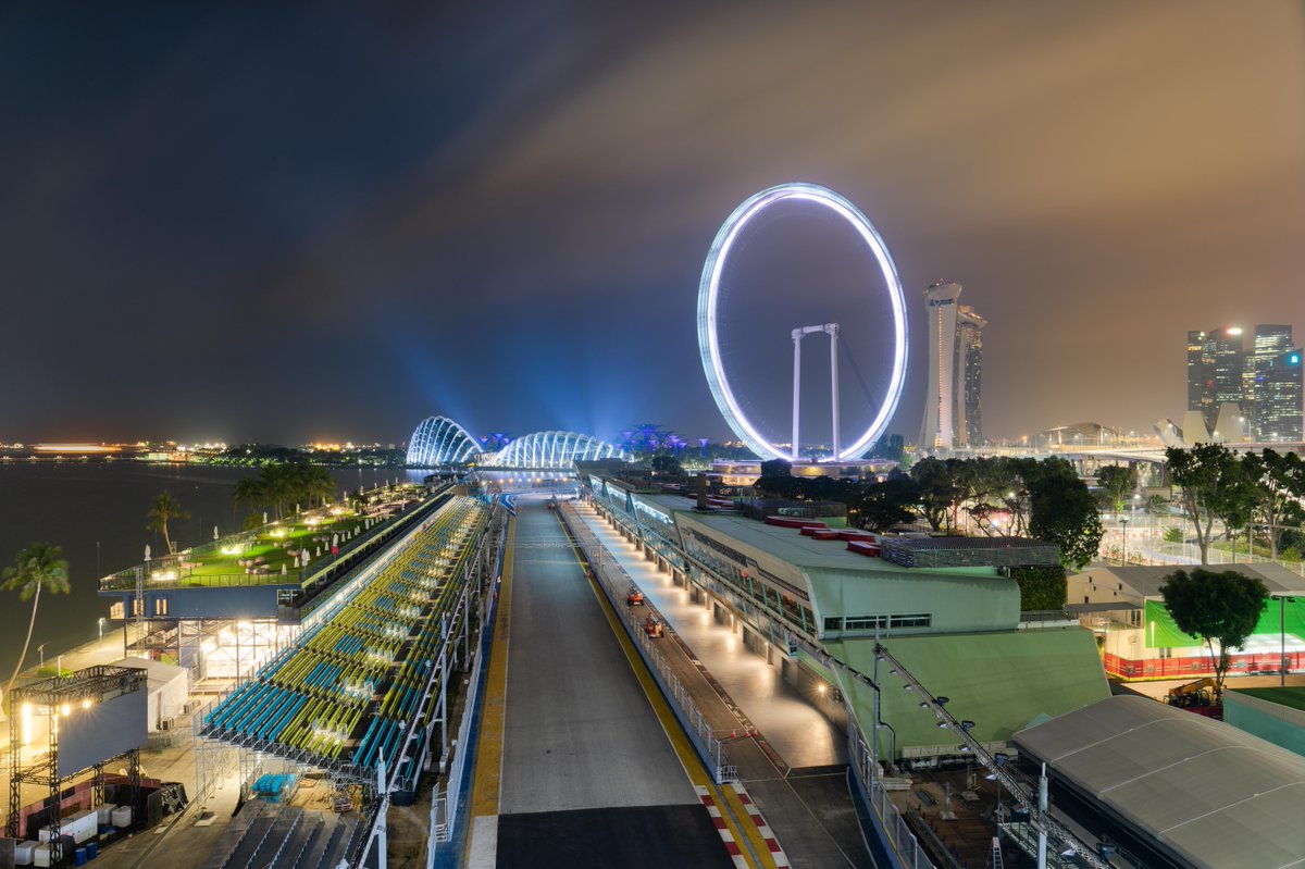 Organizing high-speed races at night is not an easy task. Join our webinar to learn more about the infrastructure, design, and challenges of night racing 👉🏻signify.co/47efdEM 

 #Signify #NightRacing #LightingDesign #F1