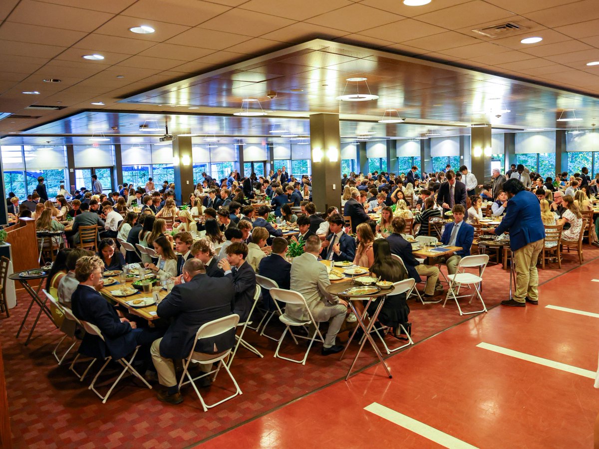 New connections ✅ 
Great food ✅ 
Good vibes ✅ 

Last night’s sit-down dinner kick-off was full of smiles and Saints spirit. 🍽️😇 #CburySaints #BestSmallBoardingSchool #SitDownDinner