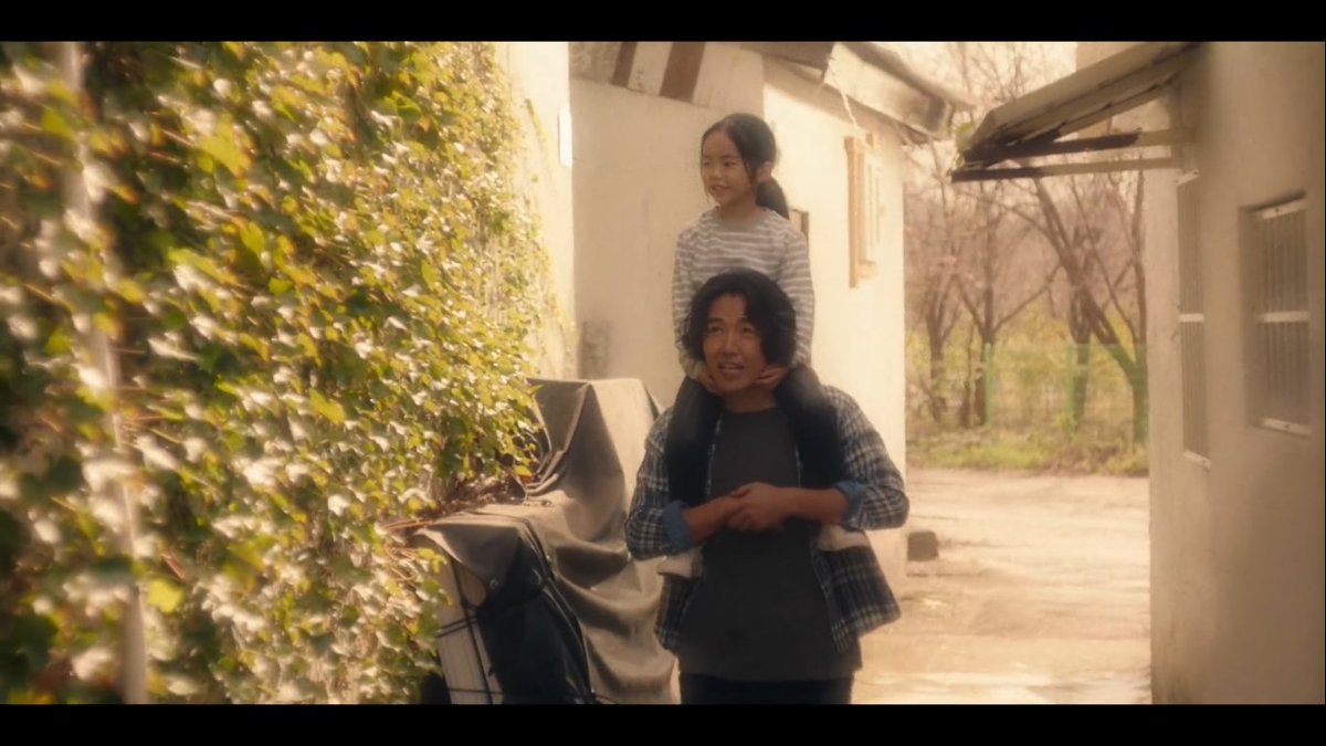 BluKimchiKdrama's tweet photo. Seeing these flashback scenes was really sad considering how everything turned out. 😭
#PerfectFamily #PerfectFamilyEp9 https://t.co/F2rNihjixR
