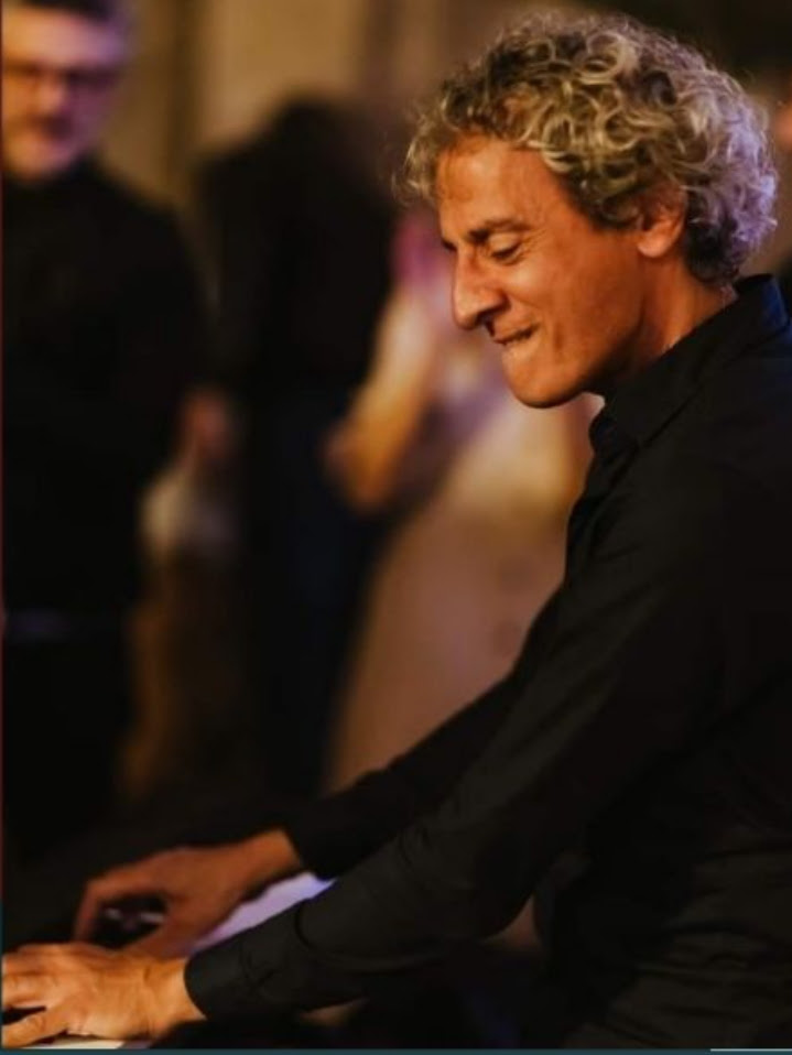 FelliniaCine's tweet image. Desencuentro un espectáculo de tango, humor y baile con dirección Musical y Piano de Federico Mizrahi , dramaturgia y actuación de Bárbara Hueza. 25/10,21.30hs Cuarta Pared, Independencia 425, San Pedro+ 1/11, 19.45hs Teatro Multiescena, Av Corrientes 1764, CABA. @andyfeiguin