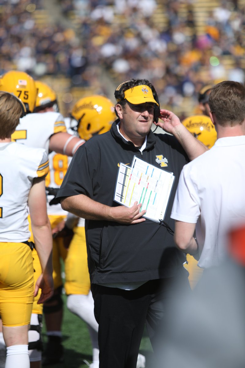 Vandals coach Jason Eck right now on KTIK: "No wonder #BoiseState is so good. These Mountain West teams aren't that hard to beat.'' <a href="/VandalFootball/">Idaho Football</a> <a href="/BroncoSportsFB/">Boise State Football</a>