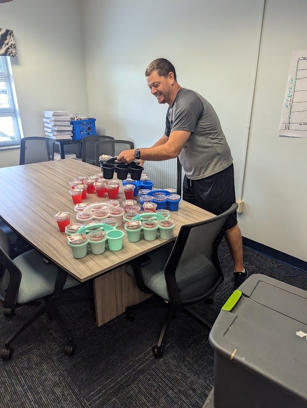 Diplomat_Elem's tweet photo. A special thanks to #TheMixPineIsland Today The Mix treated staff to Energy Tea Bombs and even raffled off future drinks to Diplomat Teachers #grateful #leetweets #themixcapecoral #localsmallbusiness #friendsofdiplomat https://t.co/MZkkuzlgxt