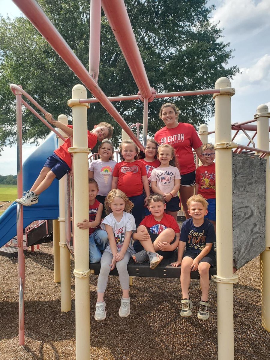 The Lady Cardinals visited BES this afternoon! ♥️ I don’t know who had more fun…. 🤪🥎 What a sweet, bucket filler day!!