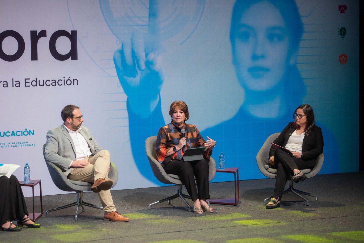 SofialeticiaM's tweet photo. Gracias a nuestra alianza con @UNICEFMexico, reunimos en Nuevo León a docentes, estudiantes y expertos nacionales e internacionales en tecnología e innovación educativa en este primer día del Foro #EDExplora. 💻🛜 https://t.co/WSh2PQYsfp