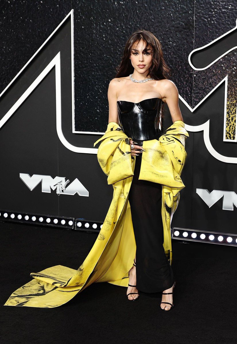 La princesa del pop latino DANNA luciendo espectacular esta tarde en los #VMAs  #DANNAVMAs