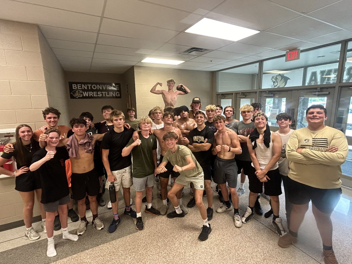 BHSWrestling479's tweet photo. BHS wrestling honored those who lost their lives on 9/11 by climbing 110 flights of stairs at Tiger Stadium. May we always remember the brave victims &amp; heroes who paid the ultimate sacrifice on this day and in the days to come. Land of the free, because of the brave! #NeverForget https://t.co/Me6R4aHTmE