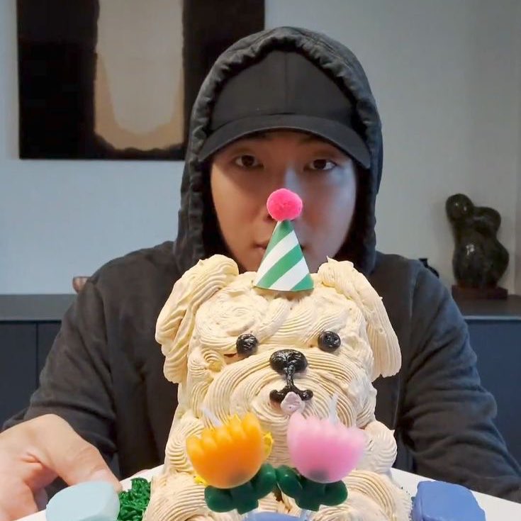 btschartsxdaily's tweet photo. [NEWS] #RM ".. I also sincerely thank ARMY for always sending me so much love and congratulations."

WE LOVE YOU NAM 🥹💜
HAPPY BIRTHDAY NAMJOON 🎂🎁 https://t.co/LBni6ypyLO
