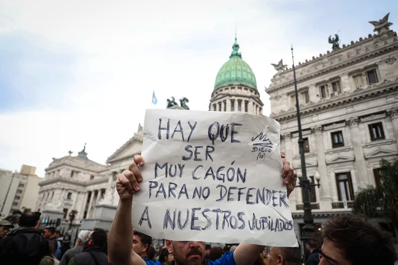 HumbertoTumini's tweet photo. Para Milei los grandes empresarios que ponen la guita afuera, se la llevan en pala y chorean la plata que es de todos, son “héroes”.
Ahora, los diputados ortibas que se cagaron en los pobres jubilados, son también “héroes” que derrotaron a los “degenerados fiscales”.
Fin. https://t.co/8F3acwEekP
