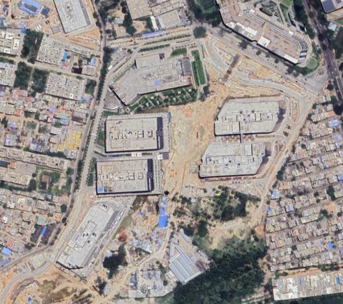 VoiceOfBLR's tweet image. Bagmane Solarium City in doddanekundi/whitefield is built on land marked as water body in land records.
How are approvals being given for such constructions ?

@WFRising @east_bengaluru