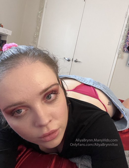 Watch Aliya Brynn's leaked NSFW photo on TwXstars