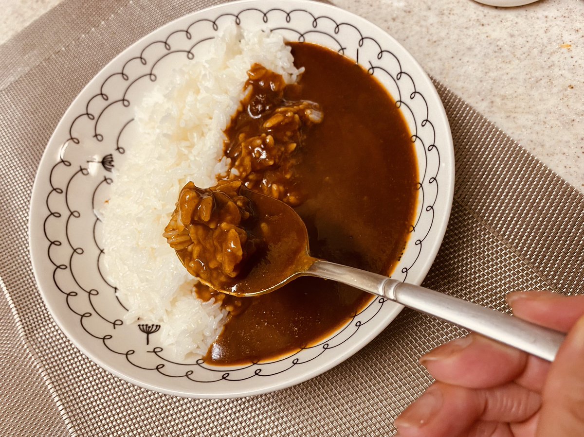 JCCU_PR's tweet photo. #コープ のレトルトカレーで
ハウス食品のロゴが付いている商品を購入🛒

そう、それこそが
”ＣＯ・ＯＰ＆ハウス”の 
「深いコクと香りのビーフカレー」

国産たまねぎのコクと、国産りんごの甘み。
スパイシーでありながら食べやすい。

#ハウス食品 さん、ありがとう。
コープ、カンゲキ。 https://t.co/PUMP2ky2xv