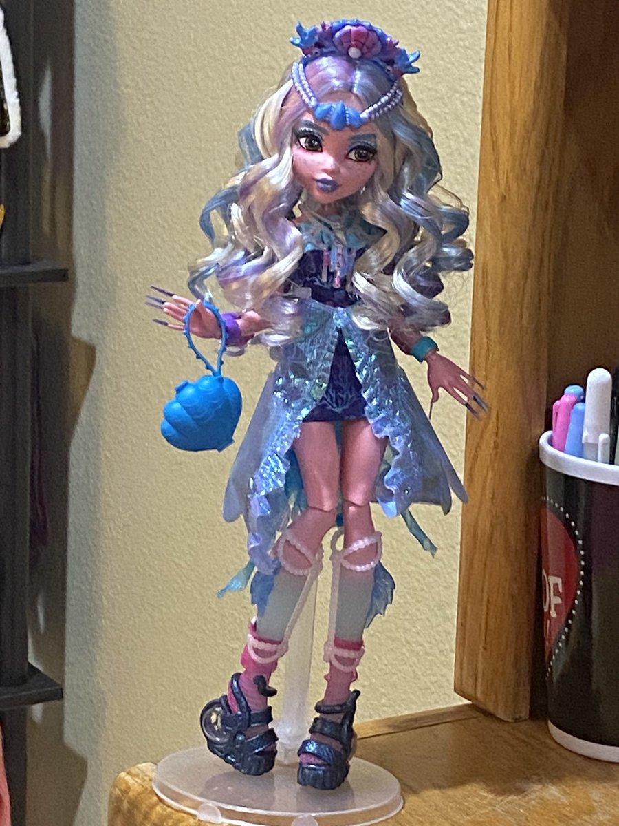 love her so baddddddd shes so mermaidia