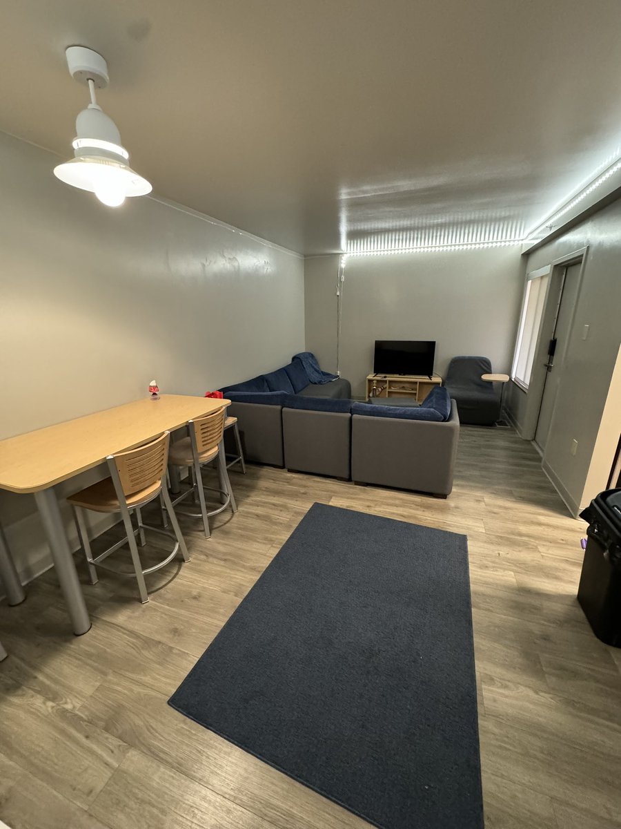 e_grunkemeyer's tweet image. Shoutout to Plumb Pristine Cleaning for getting my place cleaned! This is a big help during the season to help keep me focused in the classroom and on the field. If you live in the State College area make sure to check them out!