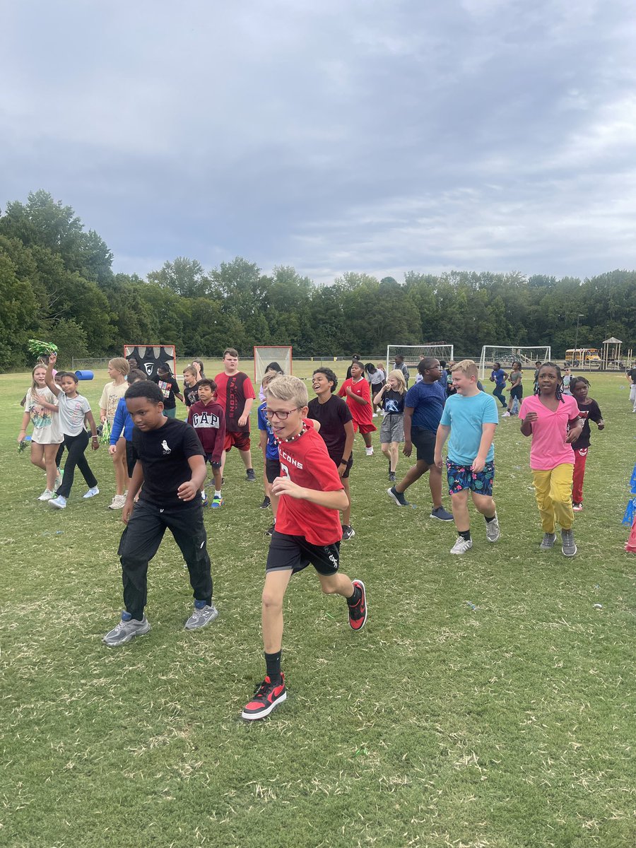 What a great end to our Boosterthon school fundraiser with a fun run and raising almost $20,000 🙌🏾🏃🏾‍♀️🏃🏾‍♂️ <a href="/OES_HCS/">Ola Elementary</a>