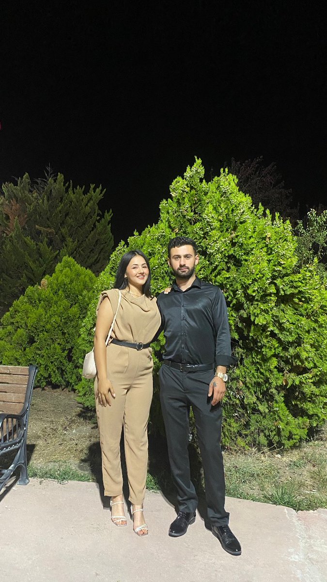 Sen benim şarkımsın 
Sıkılmam hiç dinlerken <3