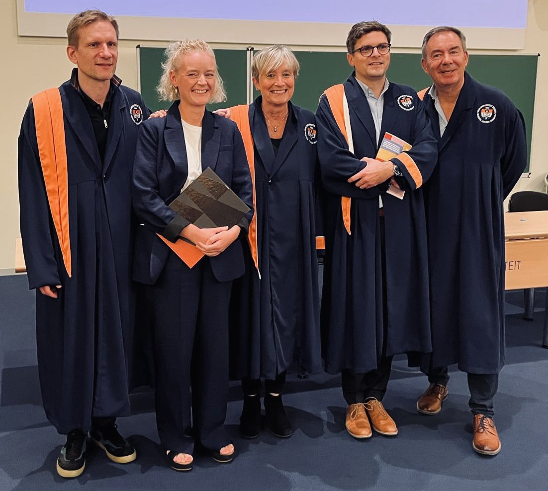 l_rosseel's tweet photo. Something great 😎 happened yesterday evening @VUBrussel 
I PhD 👩‍🎓 promoted thanks to the support of my great supervisors @OleDeBacker and @Cosyns , and was ‘judged’ by the most esteemed jury panel @MartineGilard @FabienPraz Jean-Francois Argacha @SophieHernot @ClaudiaSpits 🙏🙏 https://t.co/Te5gwFoZa6