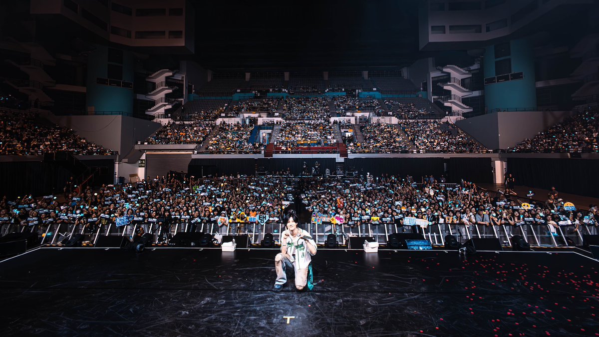 Shawols_MY's tweet photo. Thankyou Shawols and Taemates 💓✨

#TAEMinMYGaze #TaeMYSini
#태민 #TAEMIN #テミン 
#TAEMIN_WORLD_TOUR 
#Ephemeral_Gaze 
#TAEMINinKL #TAEMINinMY 
#EPHEMERAL_GAZEinKL https://t.co/HdyD9CaBcd