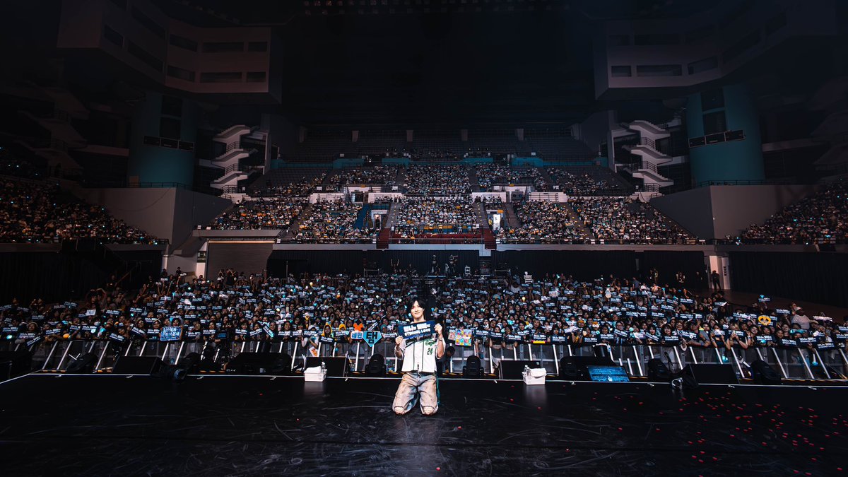 Shawols_MY's tweet photo. Thankyou Shawols and Taemates 💓✨

#TAEMinMYGaze #TaeMYSini
#태민 #TAEMIN #テミン 
#TAEMIN_WORLD_TOUR 
#Ephemeral_Gaze 
#TAEMINinKL #TAEMINinMY 
#EPHEMERAL_GAZEinKL https://t.co/HdyD9CaBcd