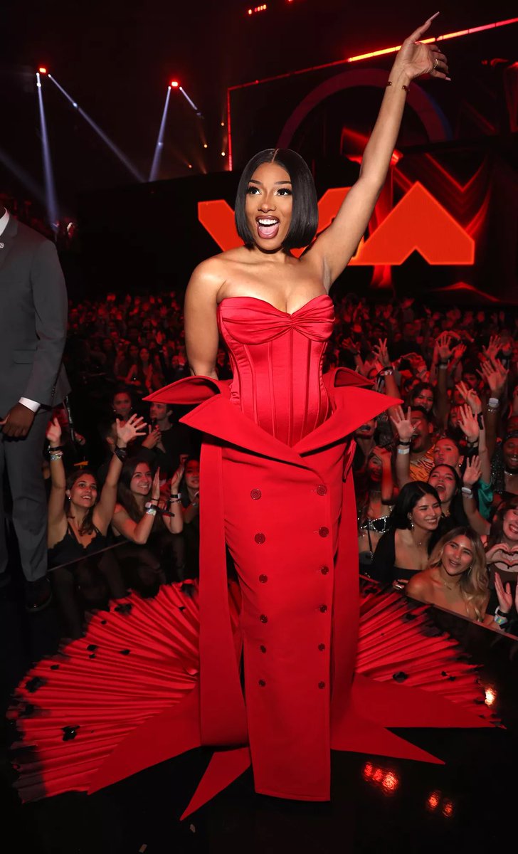 GUYS IT HAS BULLET HOLES ITS FUCKIN VASH THE STAMPEDE IM GONNA GO SOB NOW