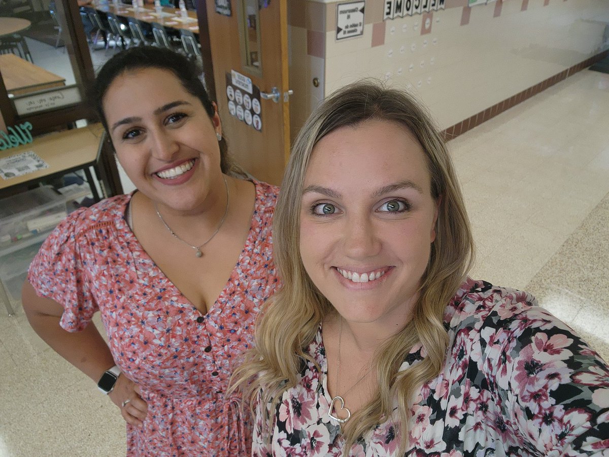 Mrs_Cannava's tweet photo. Another successful #backtoschoolnight is in the books! 🏫👩🏼‍🏫🦅

#year11 #2ndgradeisthebest 
@MrsAmirifar @PotowmackES https://t.co/QNSQdEn50a