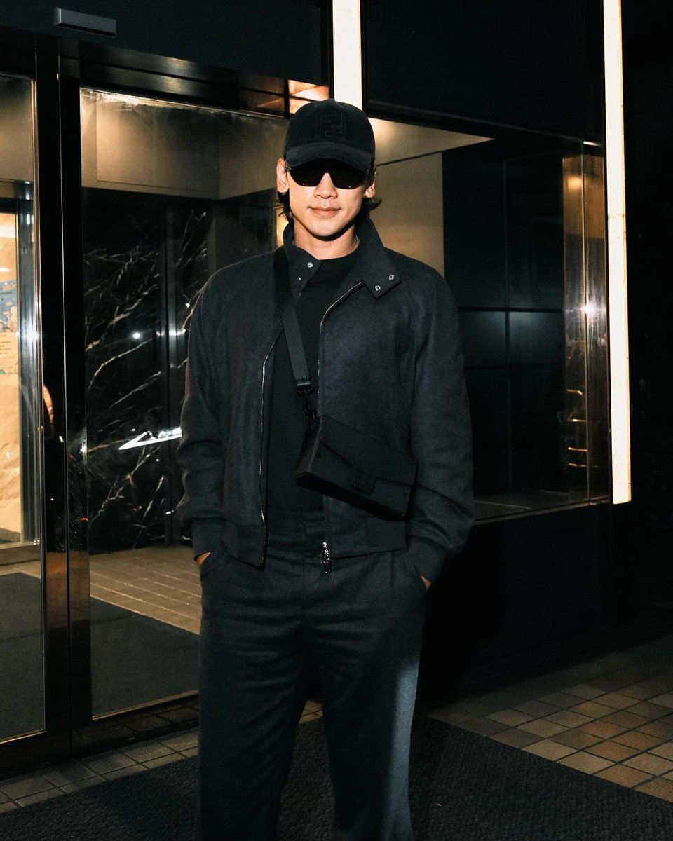 _hannahssi_'s tweet photo. RAIN✨ will attend the opening ceremony of the FENDI boutique at Diamond Towers in Taiwan.
Reposted @marieclairetw
#marieclairetw @29rain #Fendi
#Jungjihoon #rain_oppa
#rainbi #kingofkpop
#koreansuperstar
#구름 #비 #雨 #정지훈 #鄭智薰 #가수비 #배우정지훈
#월드스타 https://t.co/nhqvfNMQsd