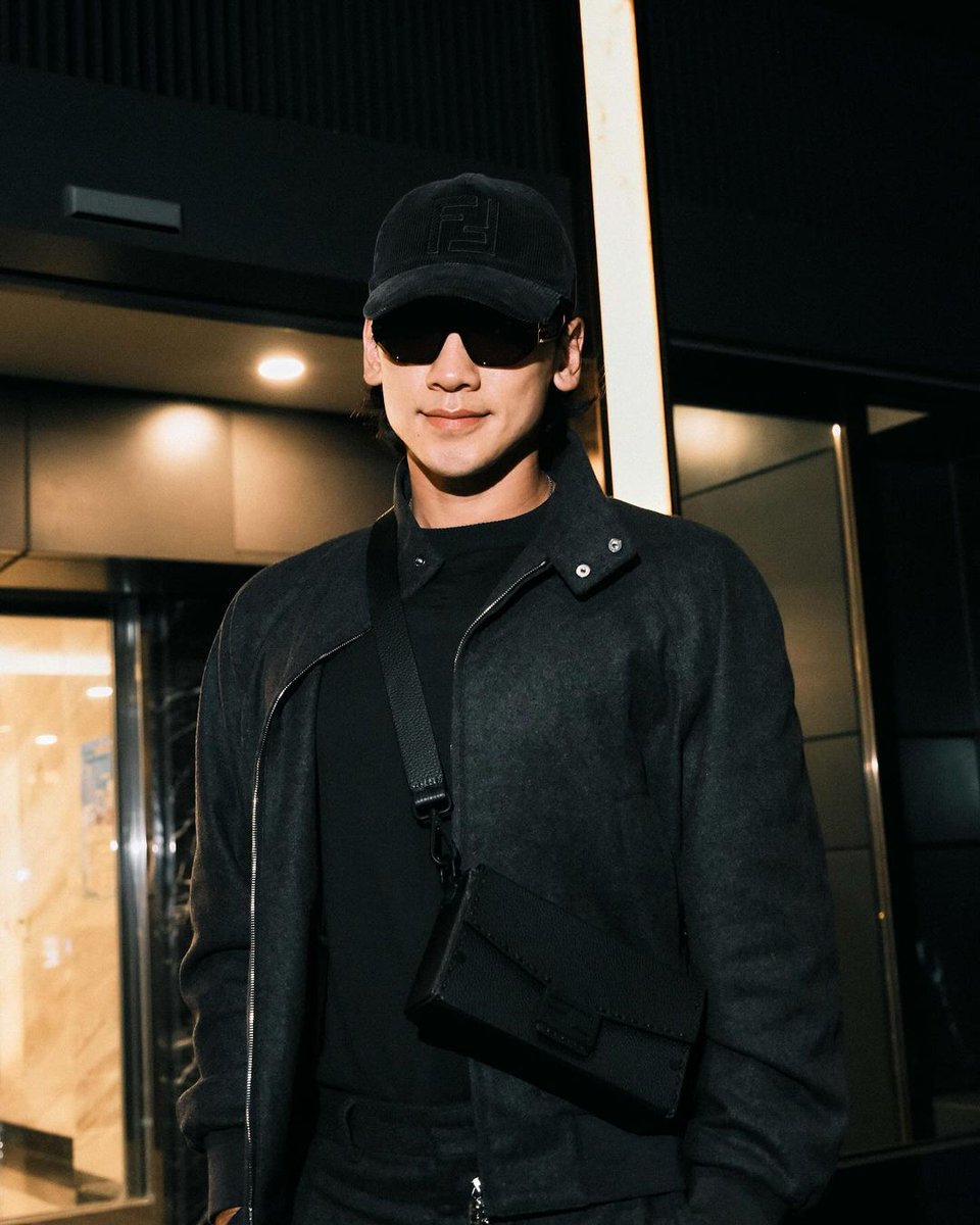 _hannahssi_'s tweet photo. RAIN✨ will attend the opening ceremony of the FENDI boutique at Diamond Towers in Taiwan.
Reposted @marieclairetw
#marieclairetw @29rain #Fendi
#Jungjihoon #rain_oppa
#rainbi #kingofkpop
#koreansuperstar
#구름 #비 #雨 #정지훈 #鄭智薰 #가수비 #배우정지훈
#월드스타 https://t.co/nhqvfNMQsd