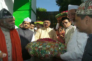 RSSholankey's tweet photo. CJI H.L. Dattu visits Ajmer Sharif : Secularism🫠
(Oct 2015)

Iftar Party was organised at President House : Secularism🫠
(July 2014)

CJI Chandrachud organises Ganpati Puja at home : Secularism under attack..😡
Democracy under attack..😡
Judiciary under attack..😡

Hypocrisy of hypocrites 🤷

Message for all Hindu
#CJIDYChandrachud
#GaneshPuja