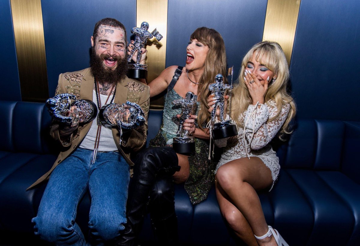 besties with their awards!